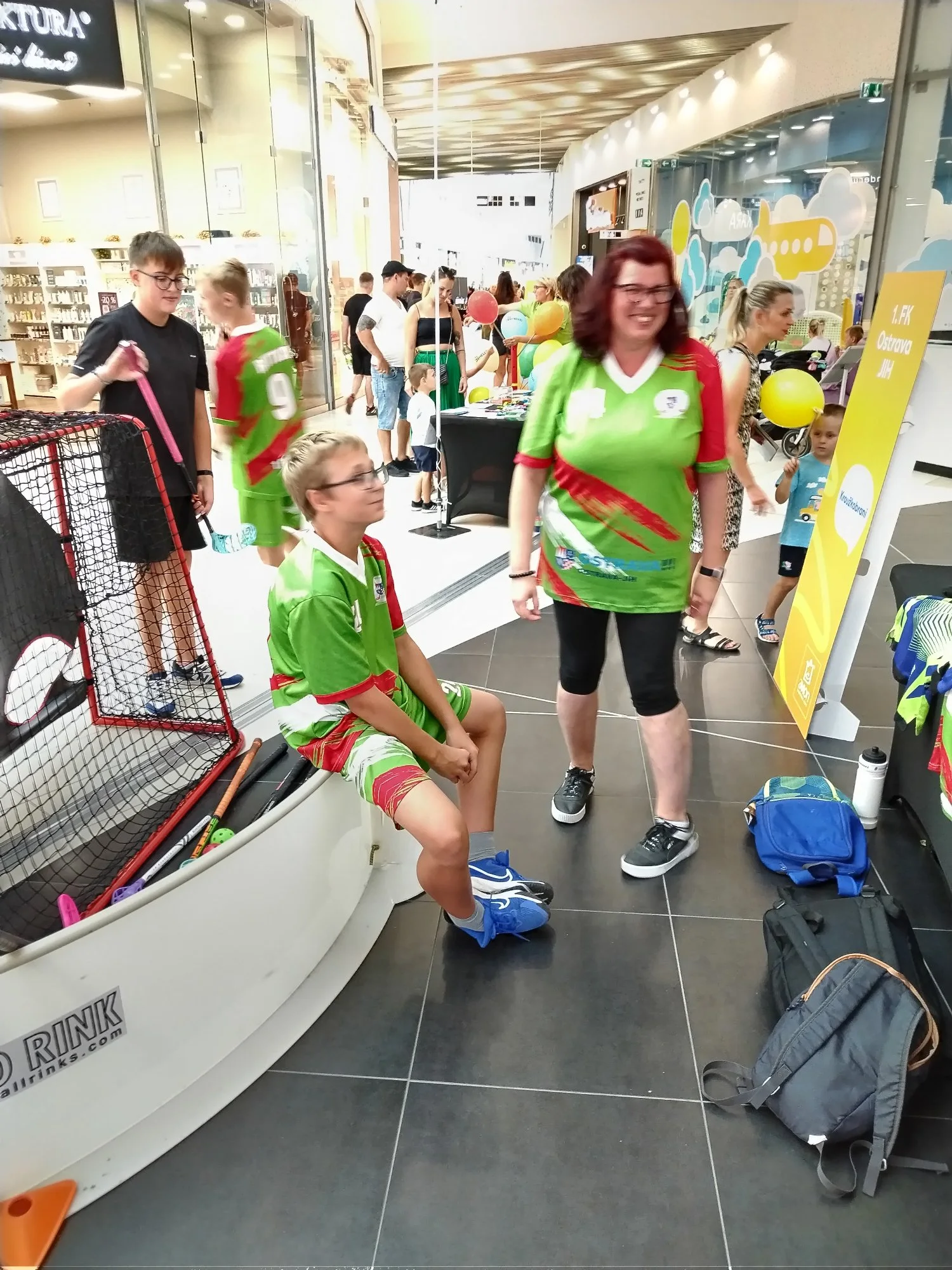 Kroužkobraní v Avion Shopping Parku